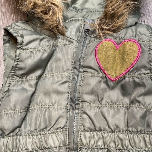 Girls Hooded Puffer Vest Green Size 6 - Picture 10 of 16